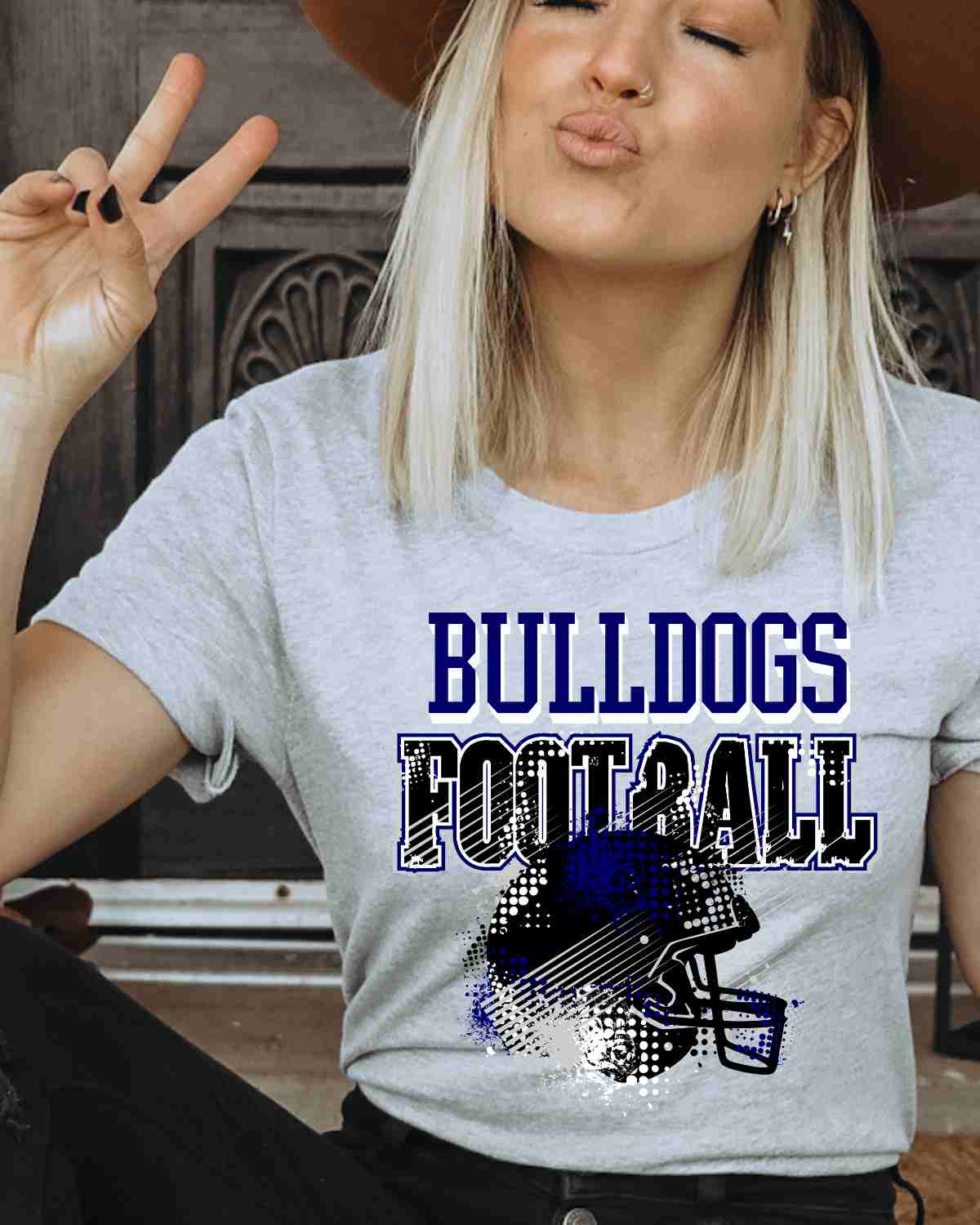 Bulldogs Football Grunge Helmet DTF Transfer